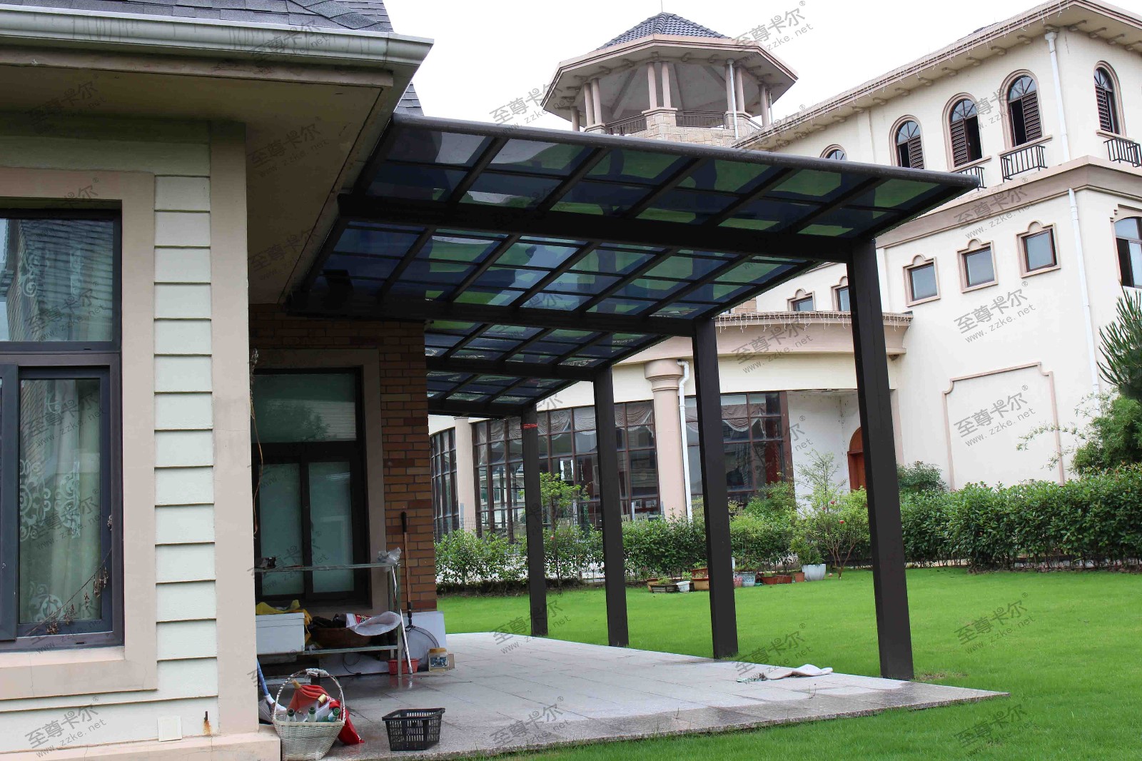 至尊卡爾的鋁合金車棚.jpg 至尊卡爾的鋁合金車棚.jpg