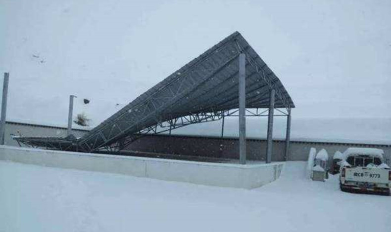 膜結(jié)構(gòu)塌了.jpg 膜結(jié)構(gòu)塌了.jpg