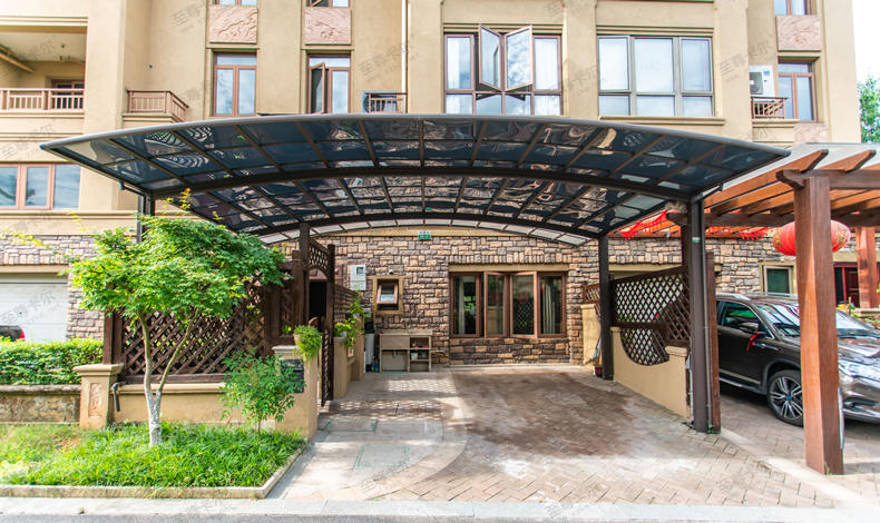 膜結(jié)構(gòu)材料與耐力板材料哪種好.jpg 膜結(jié)構(gòu)材料與耐力板材料哪種好.jpg