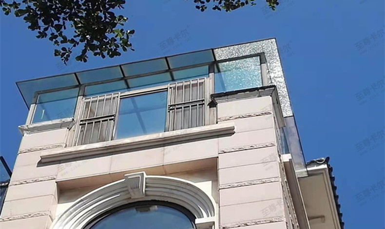 鋼化玻璃雨棚自爆.jpg 鋼化玻璃雨棚自爆.jpg