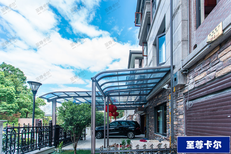 自家的院子里一定要搭個(gè)鋁合金車(chē)棚雨棚_至尊卡爾