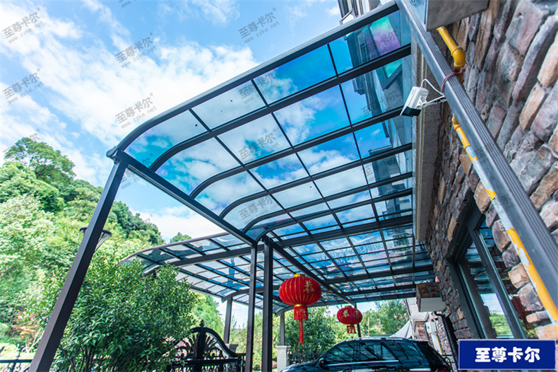 安裝車(chē)棚雨棚選擇什么材質(zhì)好？