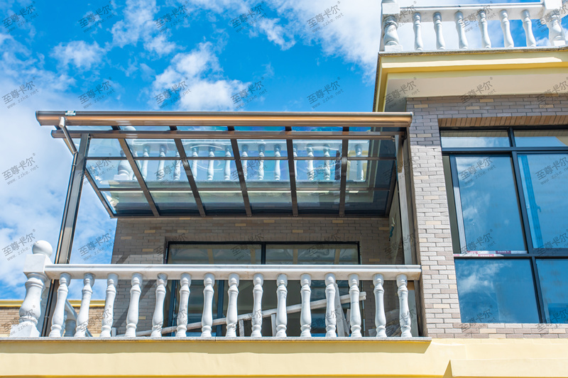 露臺(tái)遮陽(yáng)棚用什么材料好？耐力板露臺(tái)遮陽(yáng)棚怎么樣？