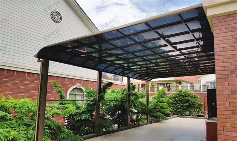 露天雨棚用什么材料好？用過(guò)這種材質(zhì)雨棚的都說(shuō)好