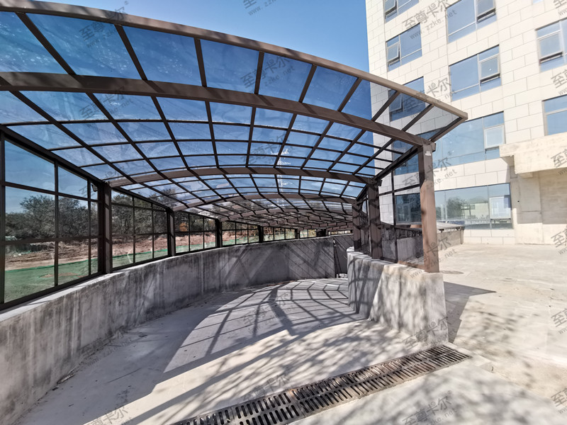 地下車庫出入口雨棚用什么材質(zhì)好，用過這種材質(zhì)的都說好！