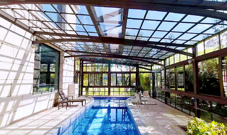 看到鄰居院子里的泳池雨棚，簡約大氣高級！真是太喜歡了