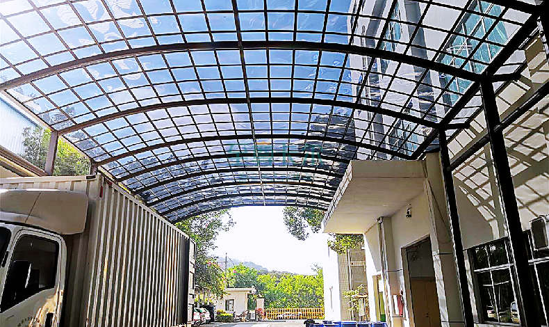 陽光雨棚建議裝這種材質，高透光，不易碎，能用20年